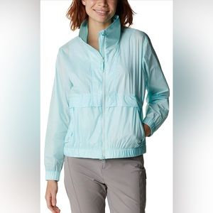 Columbia light and easy water resistant wind breaker! Two way front zipper!